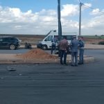 “السرعة” وغياب “علامات التشوير” يتسبب في حادثة مروعة بطريق 2 مارس