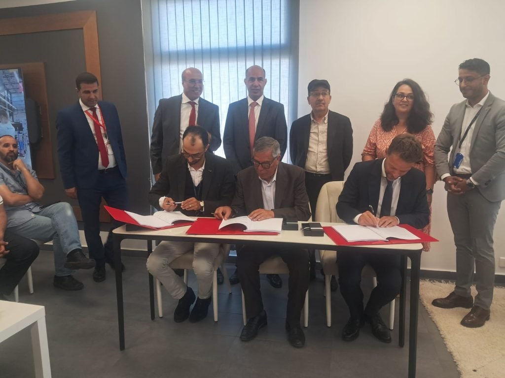 هشام صابري يشرف على مراسم توقيع اتفاقية شغل جماعية بالدار البيضاء