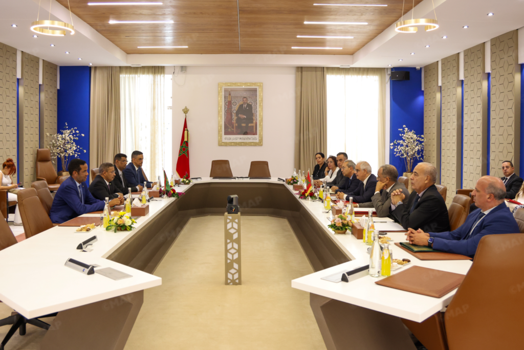 تعزيز الشراكة الاستراتيجية بين المغرب وموريتانيا عبر تأهيل الطريق الرابط بين نواكشوط ونواذيبو